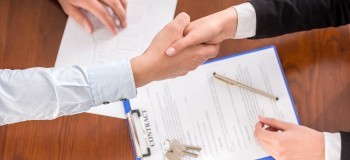 handshake of a real estate agent 