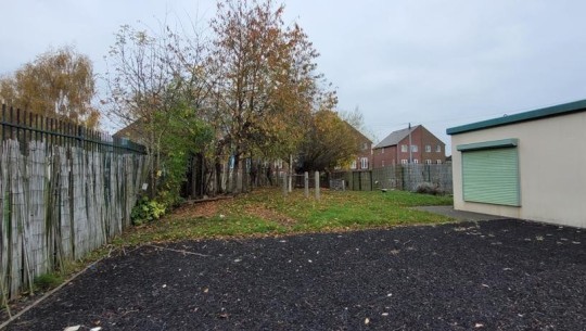 North Gipton Childrens Centre   green area