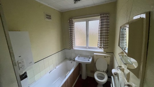 29 Lea Hill Road   bathroom